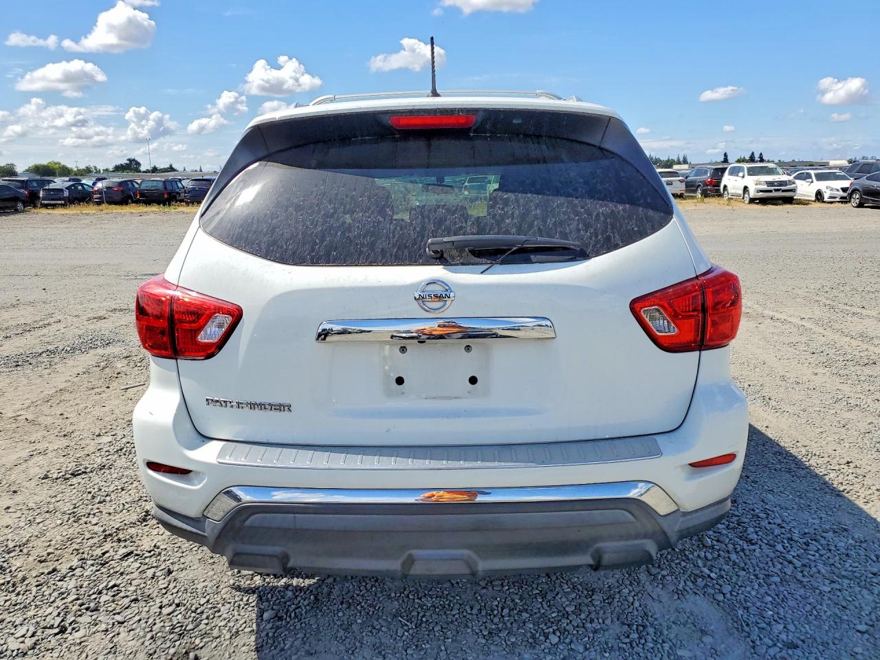 Nissan Pathfinder S