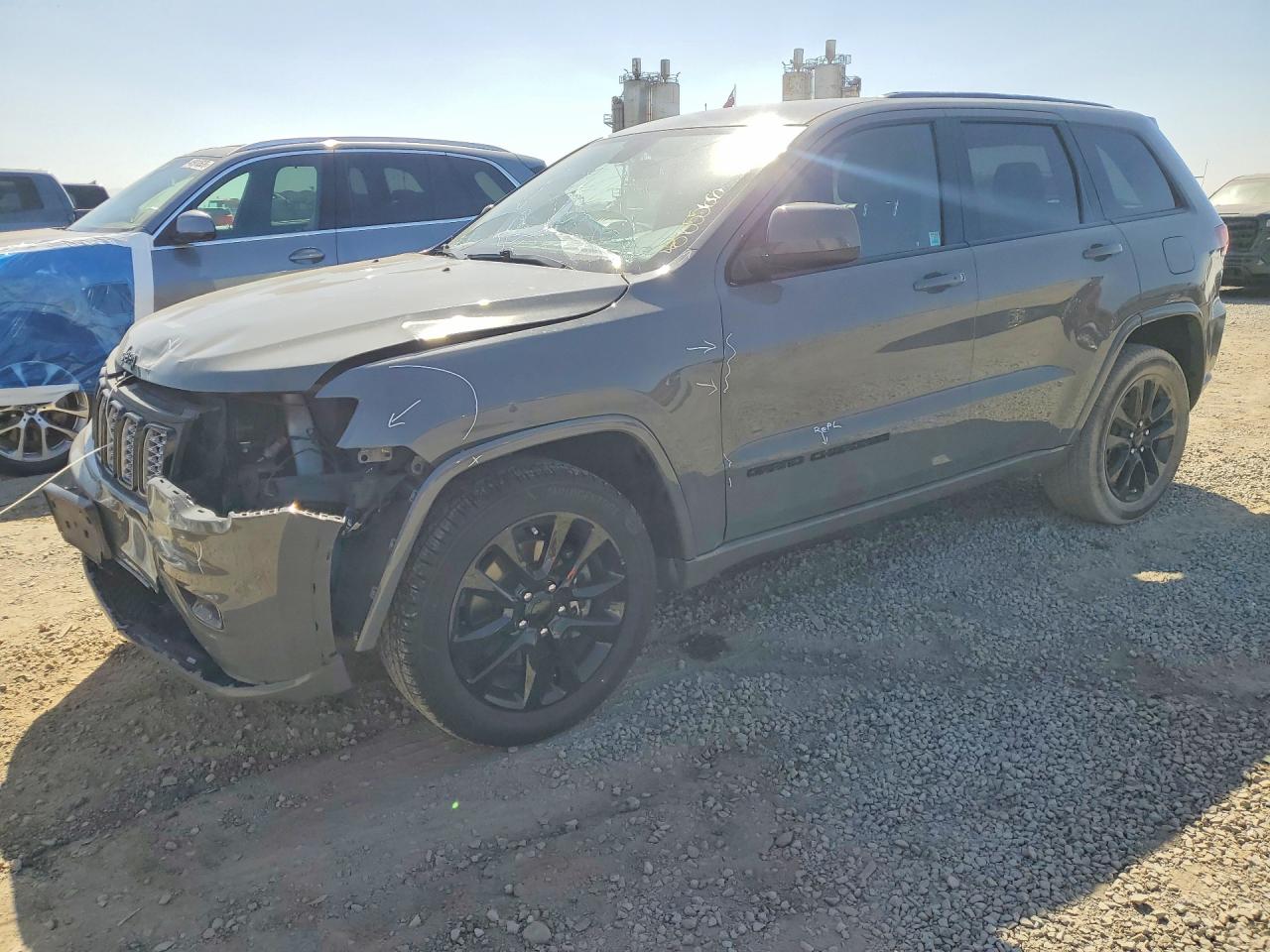 Salvage Jeep Cherokee Image