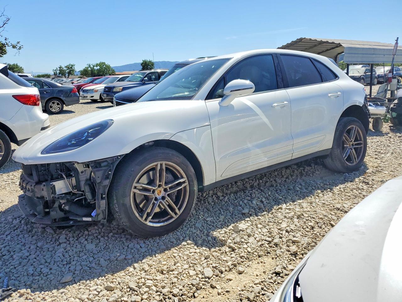 Salvage Porsche Macan Image