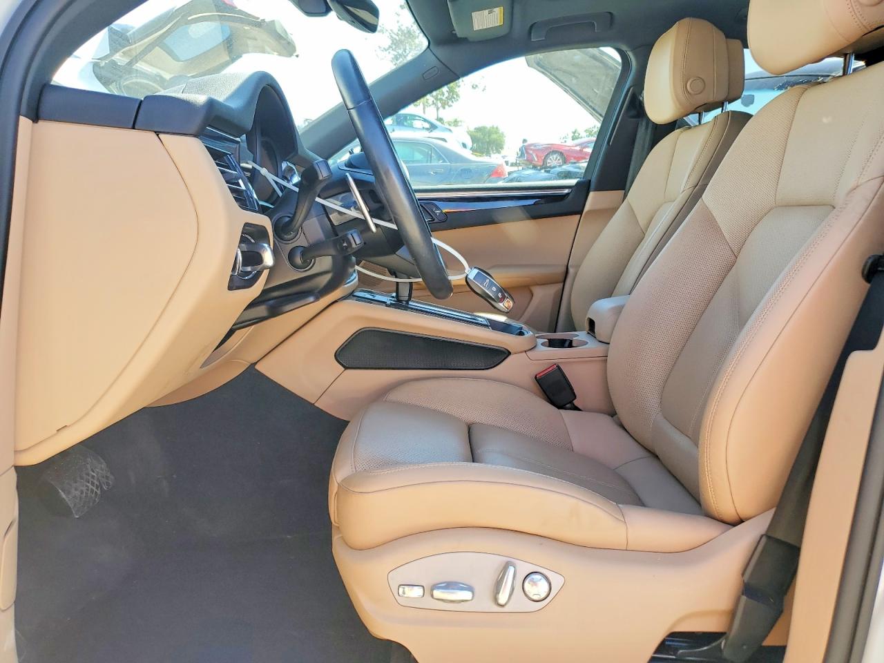 Porsche Macan Base