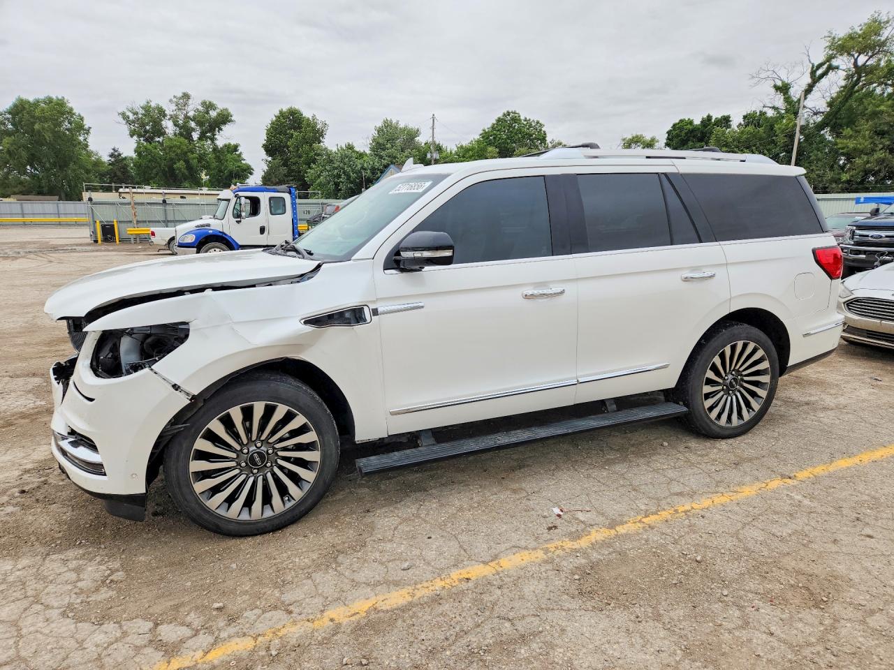 Salvage Lincoln Navigator Image
