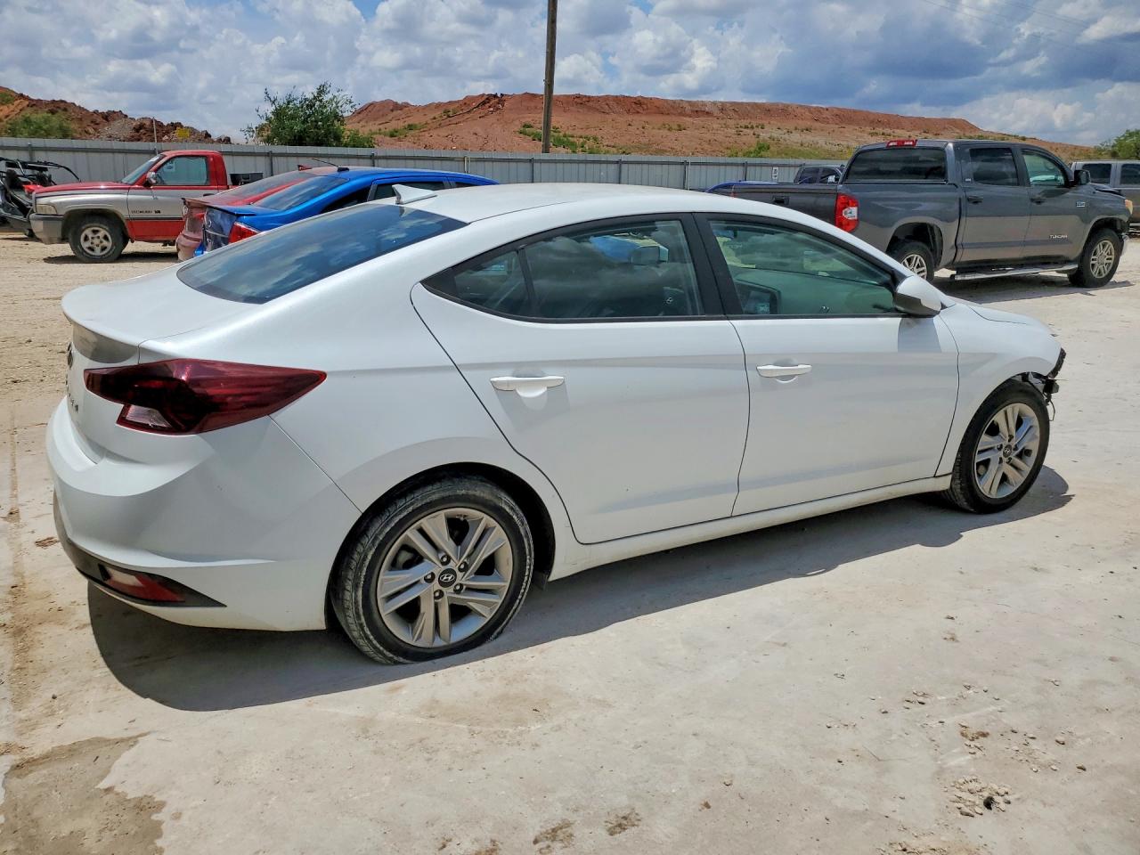 Hyundai ELANTRA Sel
