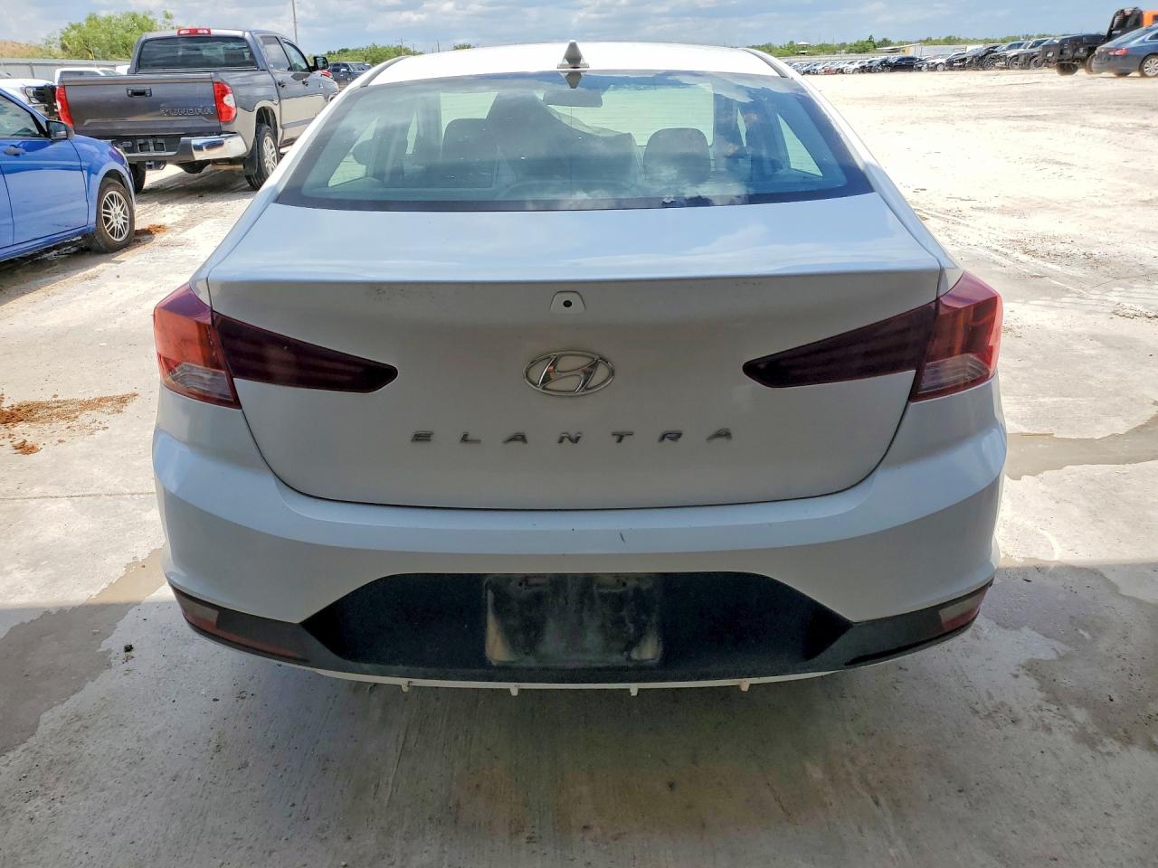 Hyundai ELANTRA Sel