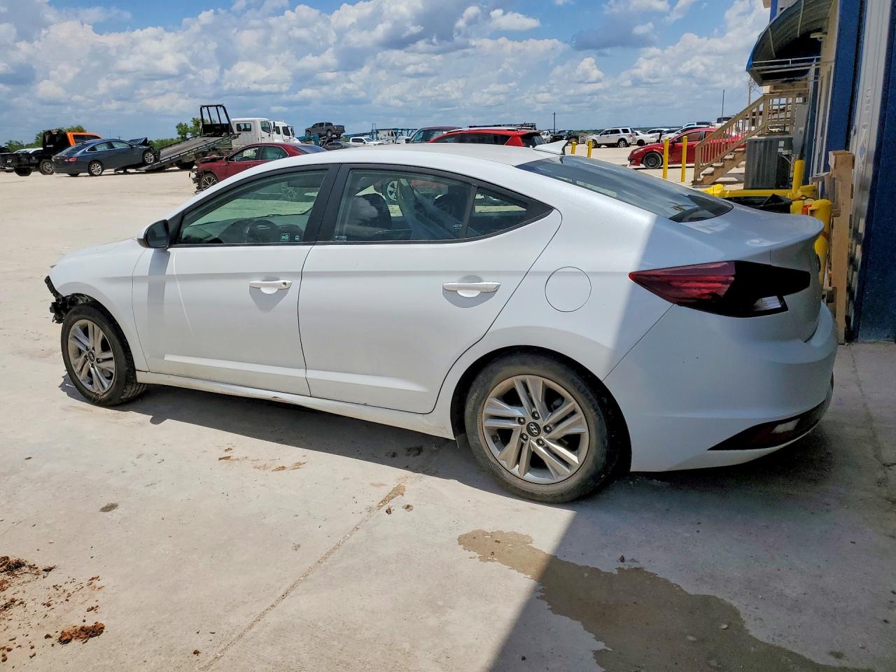 Hyundai ELANTRA Sel