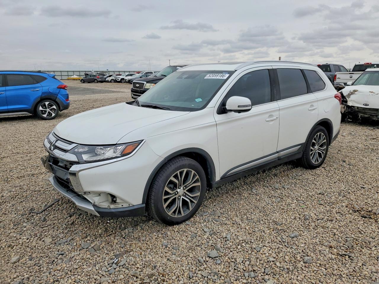 Salvage Mitsubishi Outlander Image
