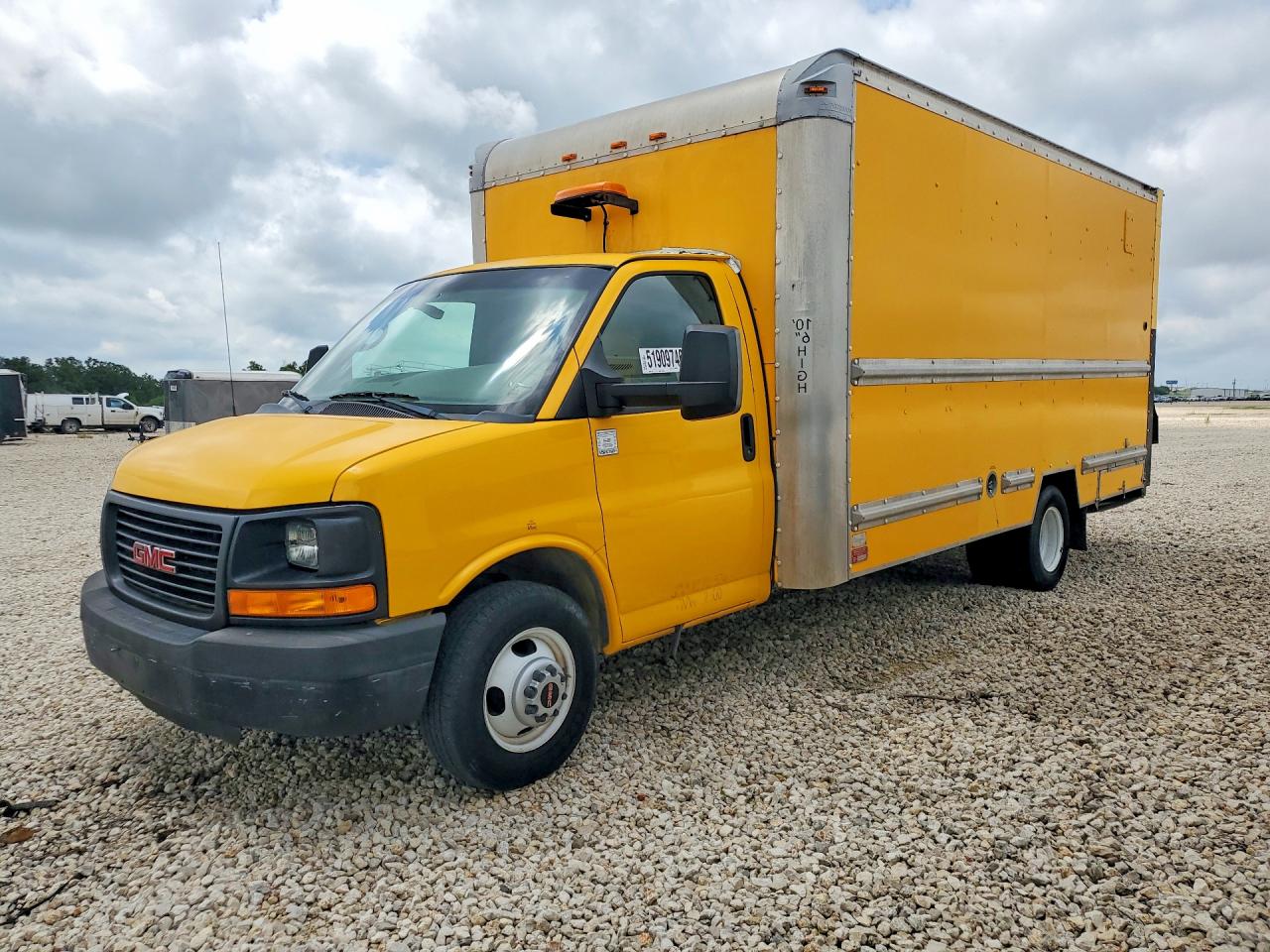 Salvage GMC Savana Image