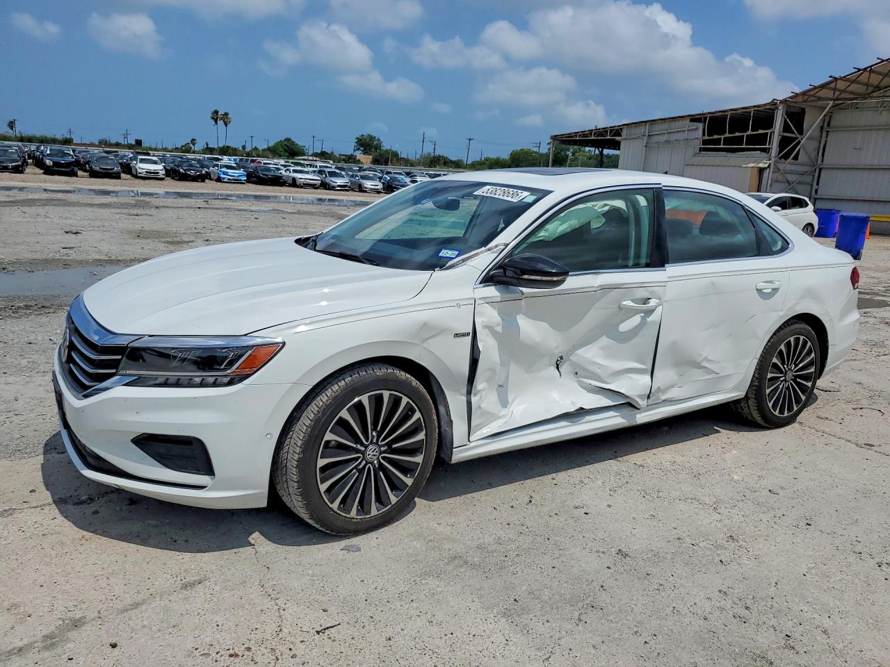 Salvage Volkswagen Passat Image