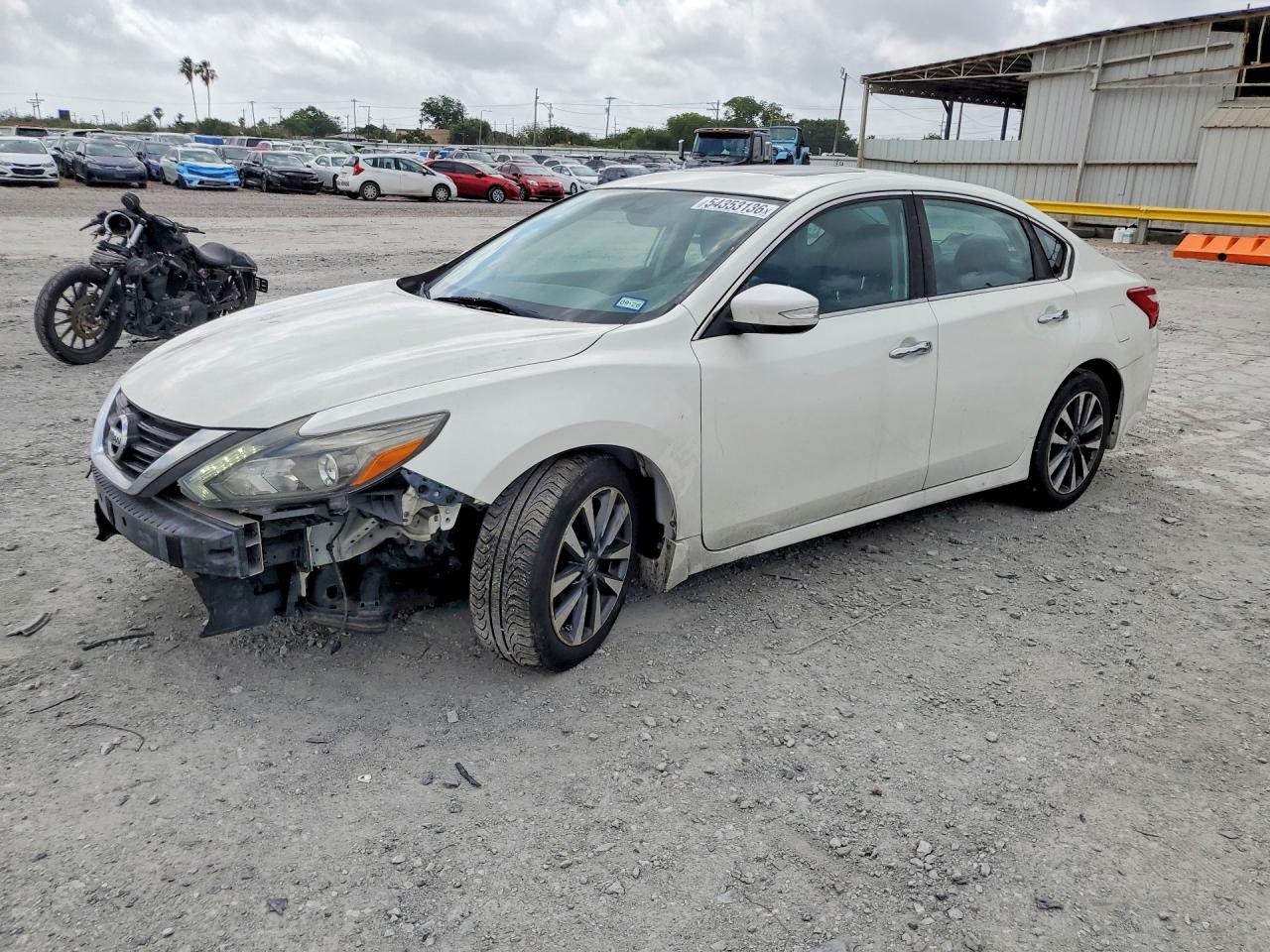 Salvage Nissan Altima Image