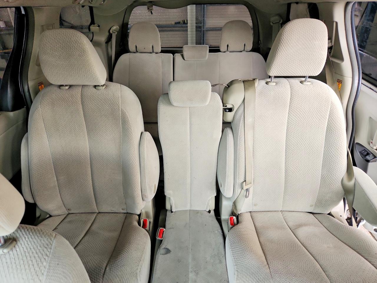 Toyota Sienna Le