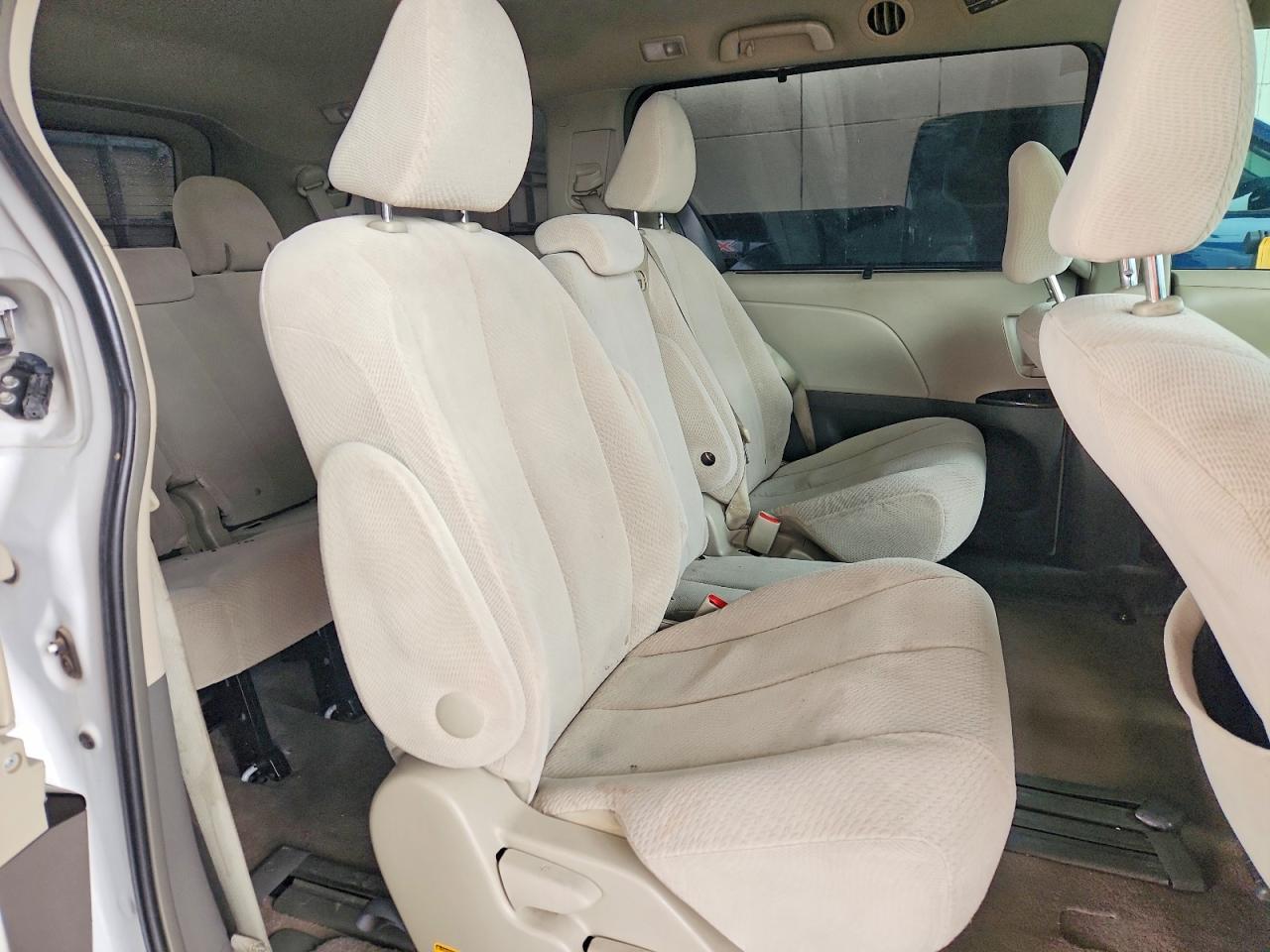 Toyota Sienna Le