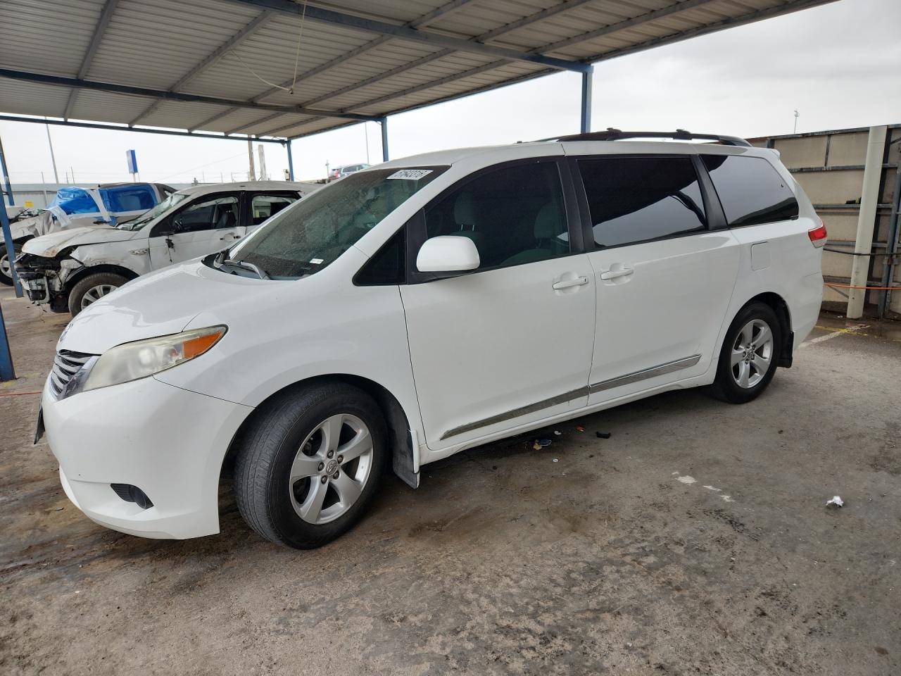 Salvage Toyota Sienna Image