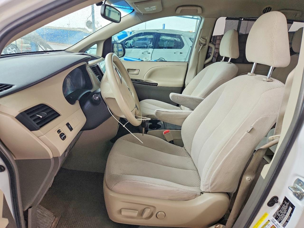 Toyota Sienna Le
