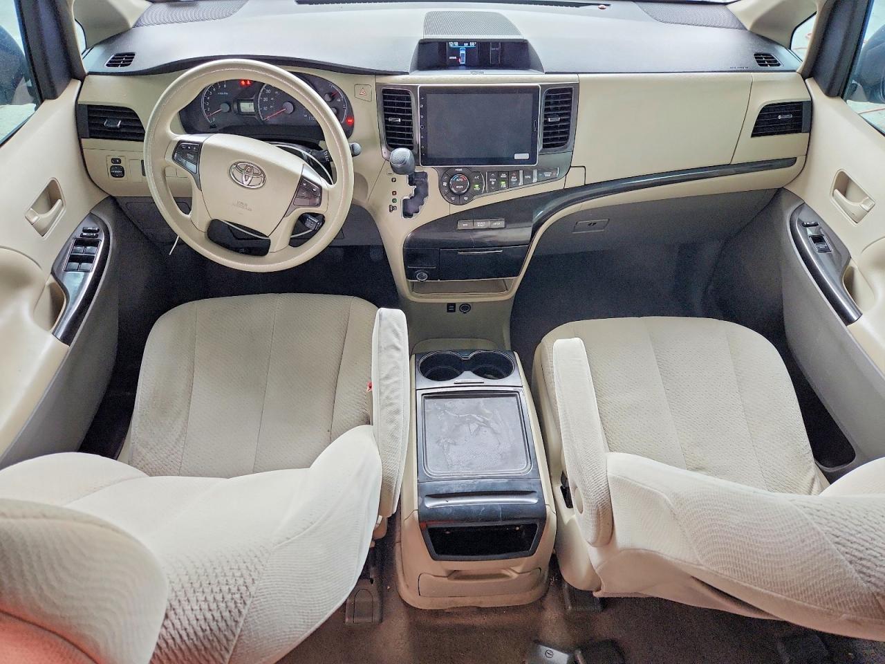Toyota Sienna Le