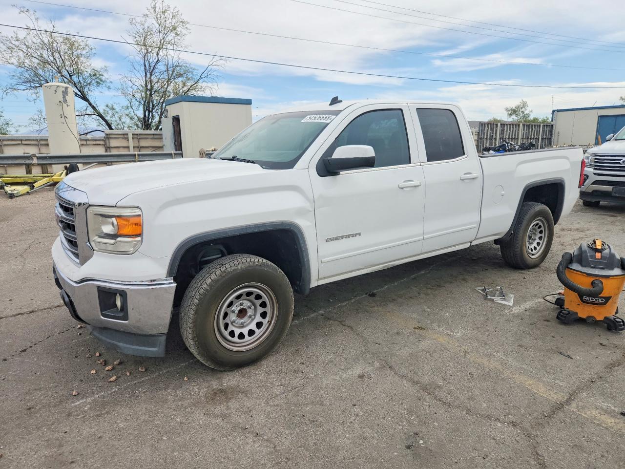 Salvage GMC Sierra Image