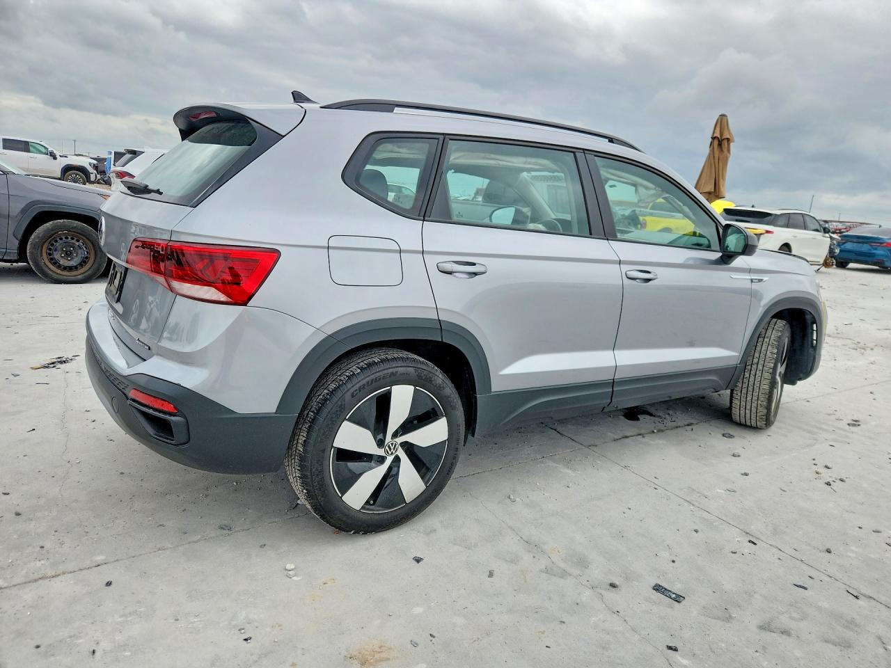 Volkswagen Taos S
