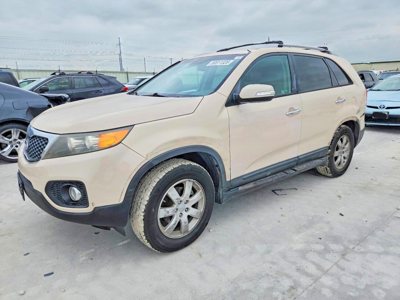 Salvage Kia Sorento Image
