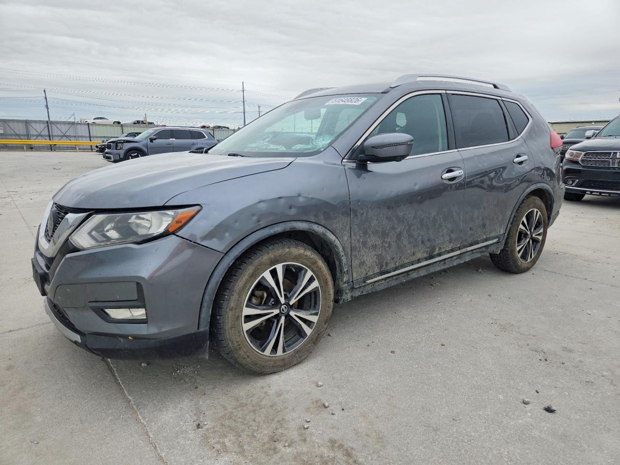 Salvage Nissan Rogue Image
