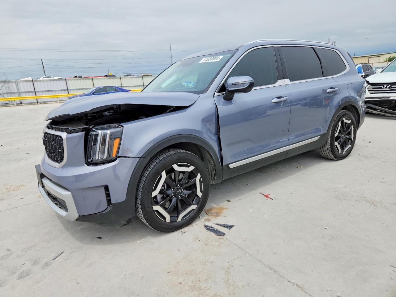 Salvage Kia Telluride Image
