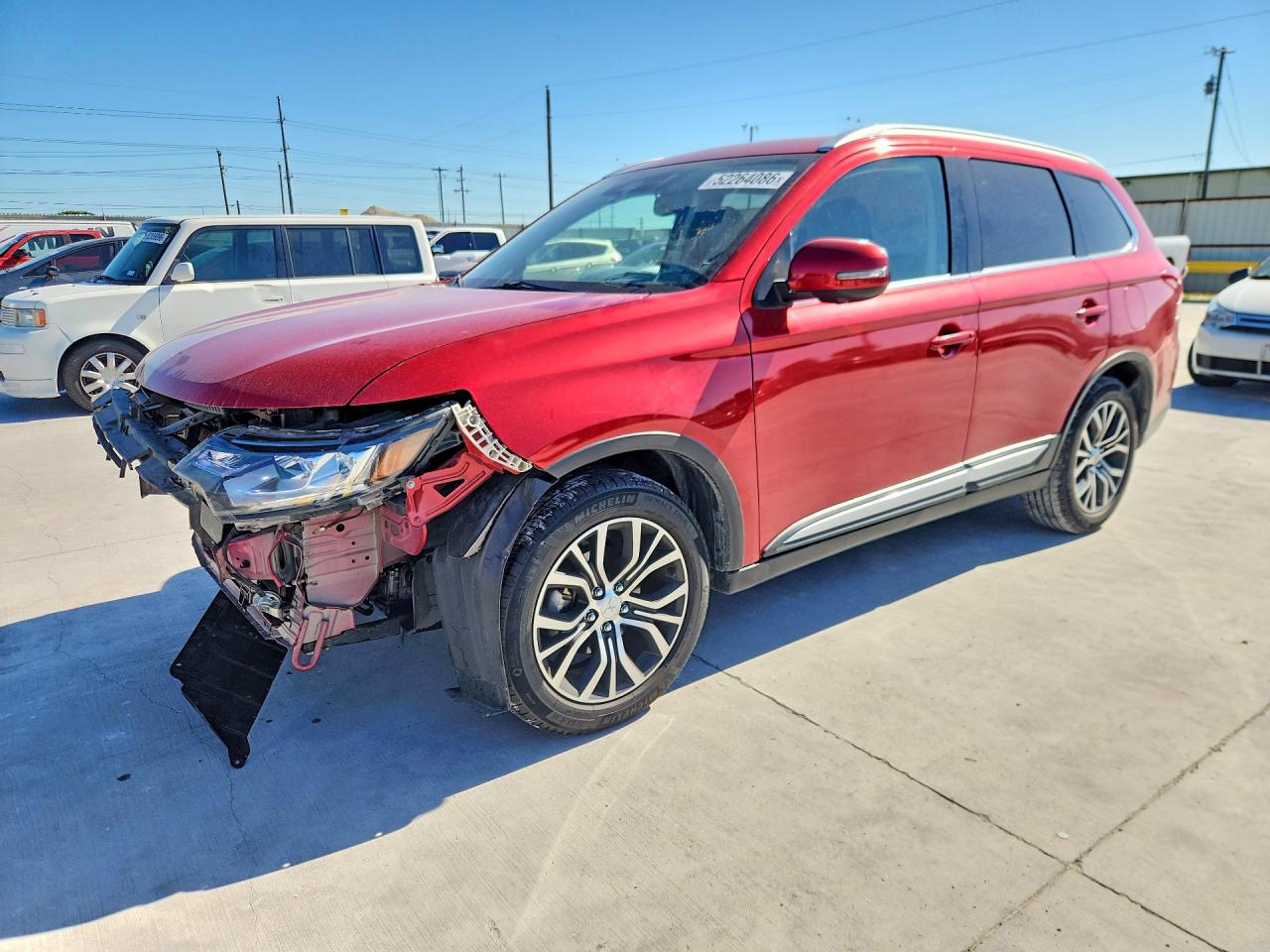 Salvage Mitsubishi Outlander Image