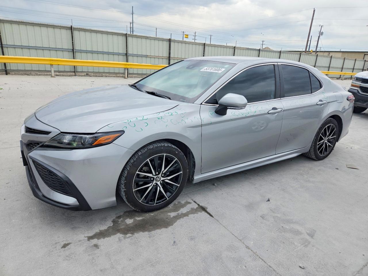 Salvage Toyota Camry Image