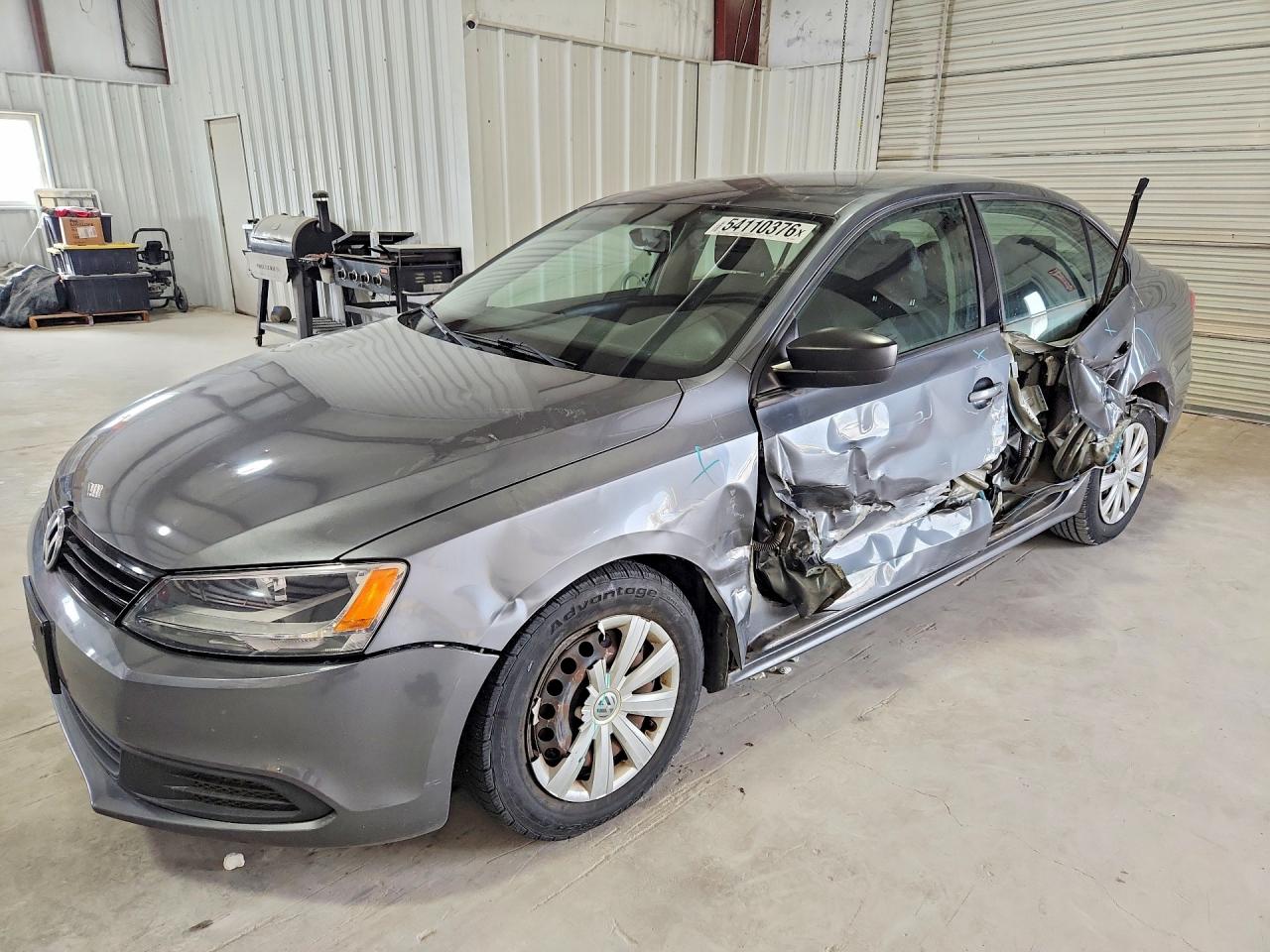 Salvage Volkswagen Jetta Image