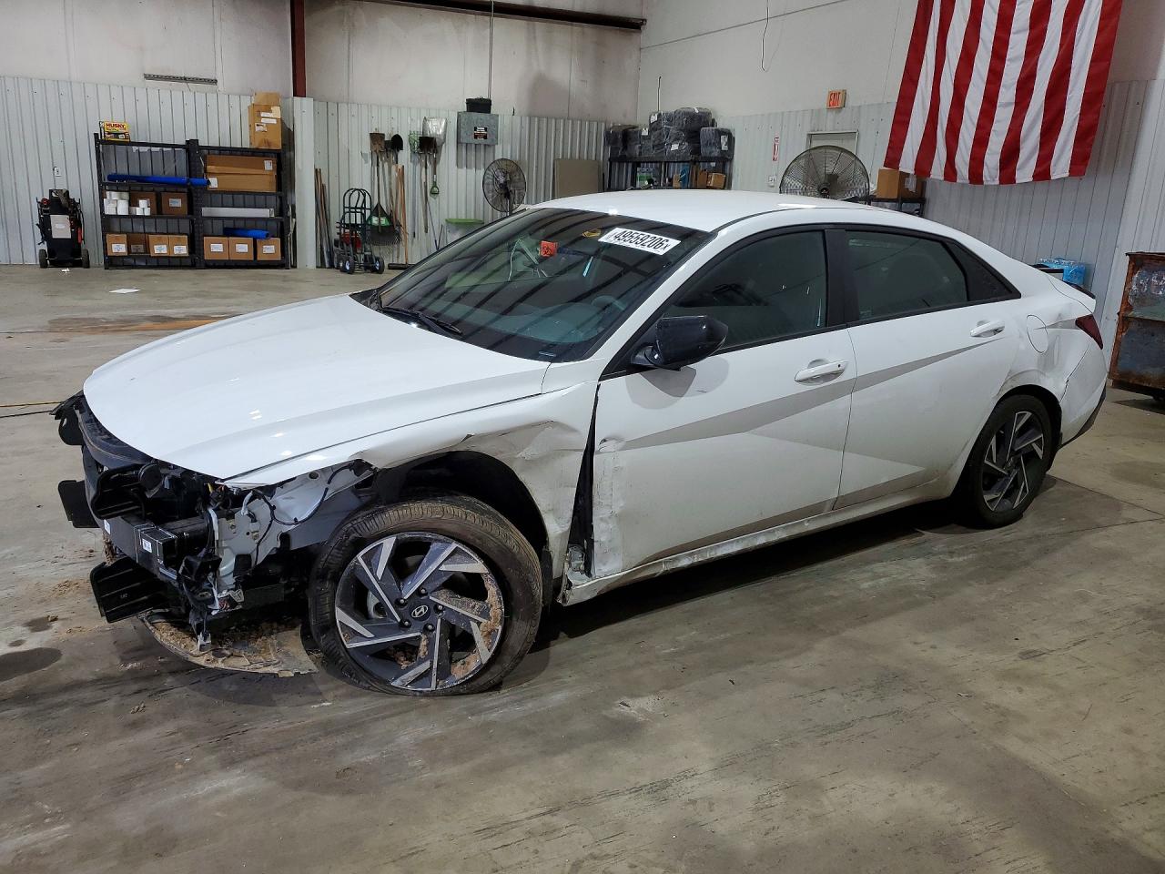 Salvage Hyundai ELANTRA Image