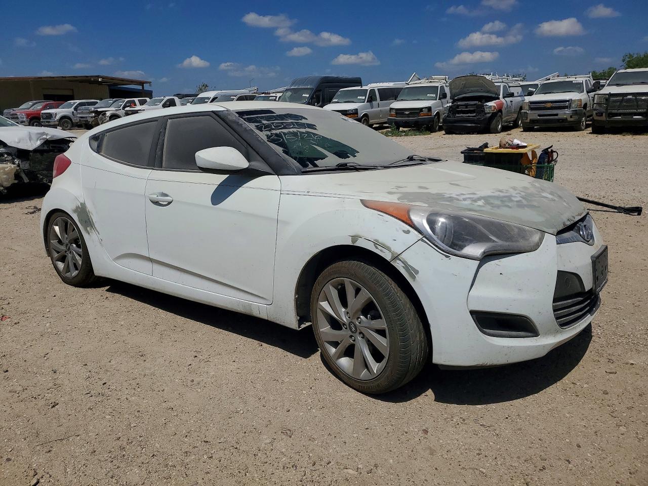 Hyundai VELOSTER Base