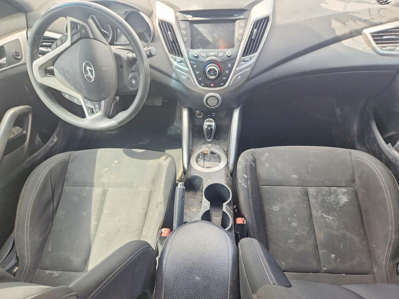 Hyundai VELOSTER Base