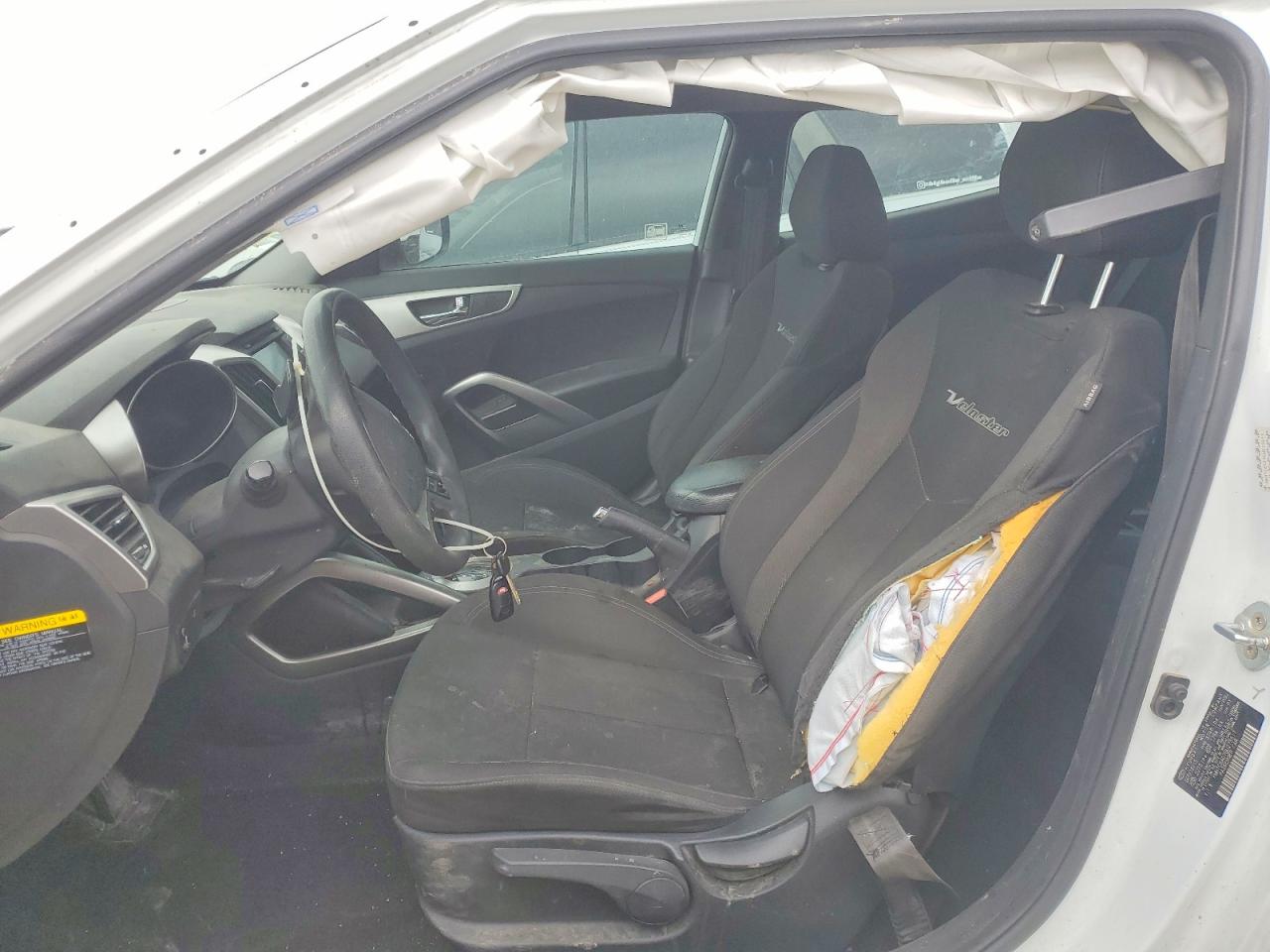 Hyundai VELOSTER Base