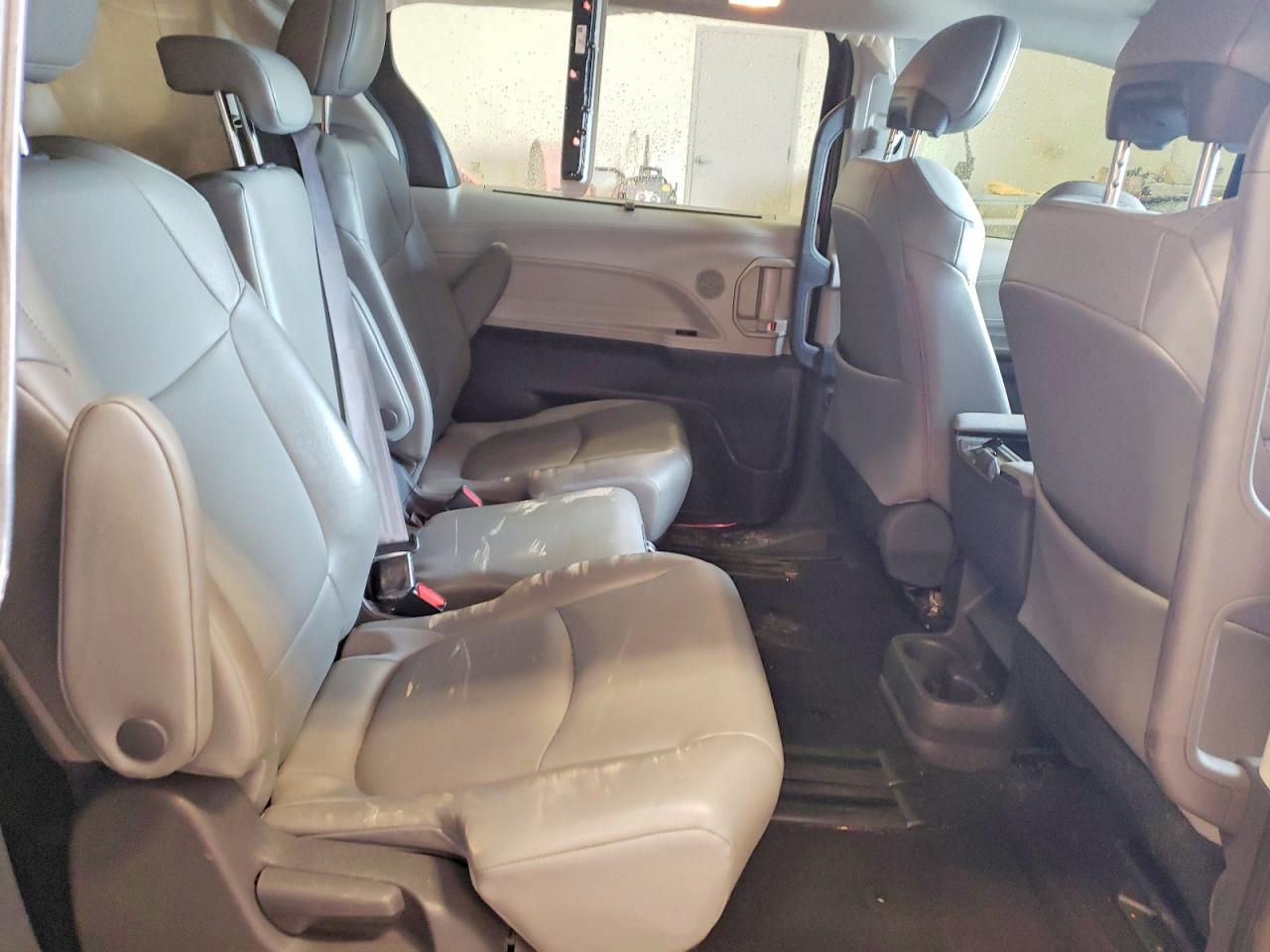 Toyota Sienna Xle 8-passenger