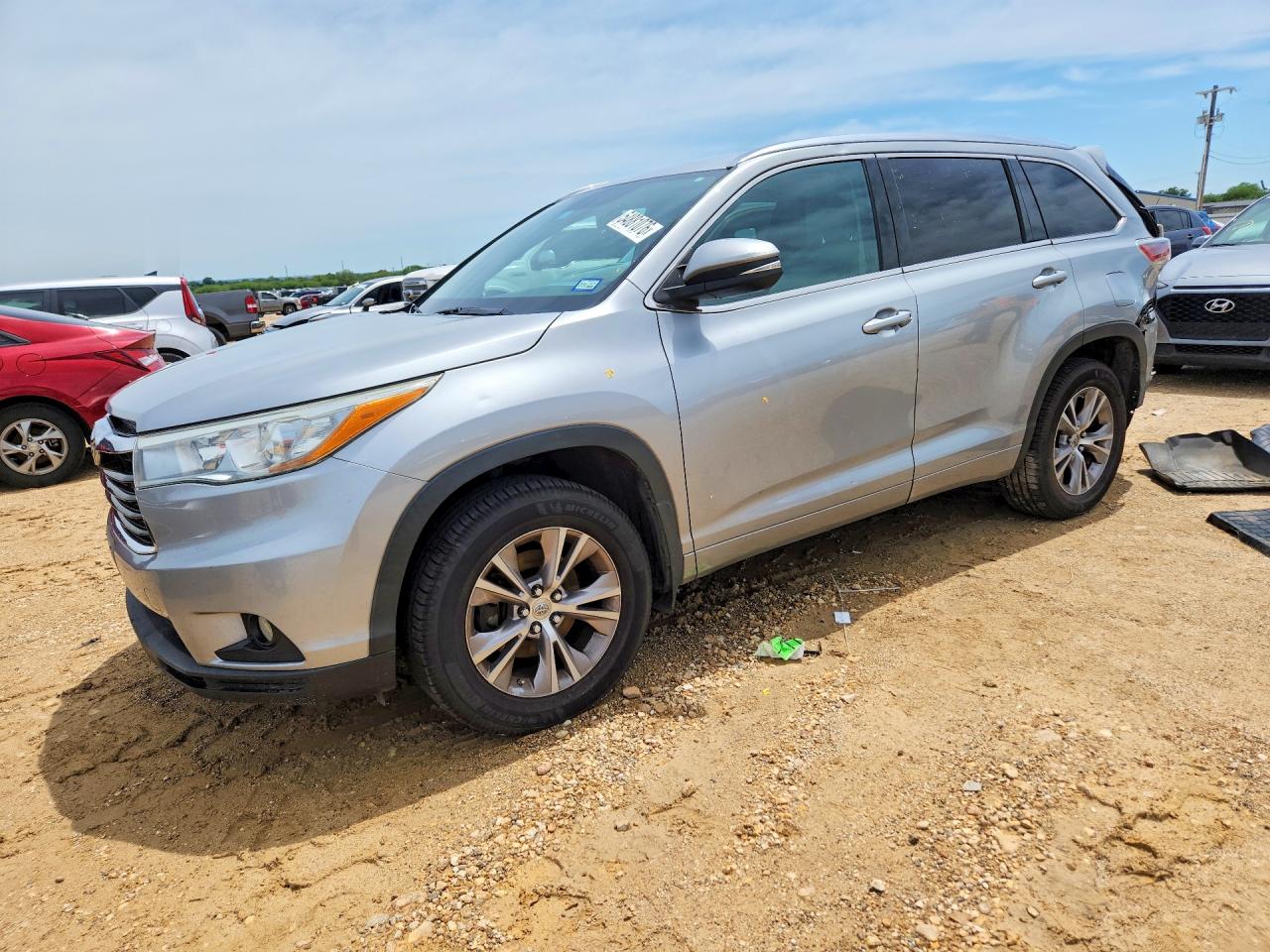 Salvage Toyota Highlander Image