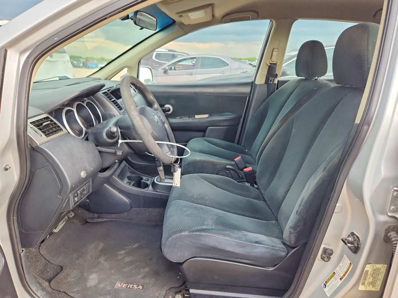 Nissan Versa 1.8 S