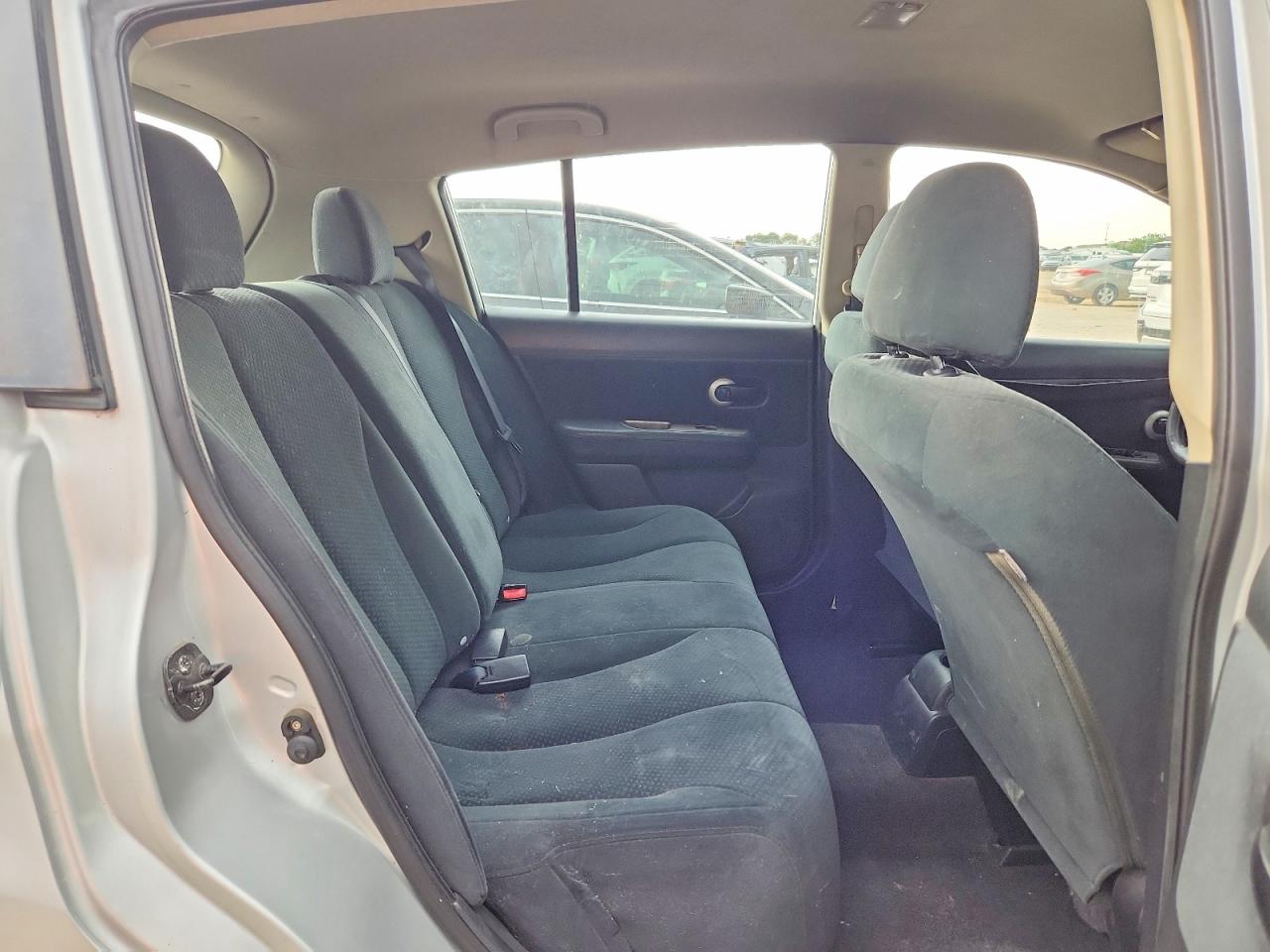 Nissan Versa 1.8 S