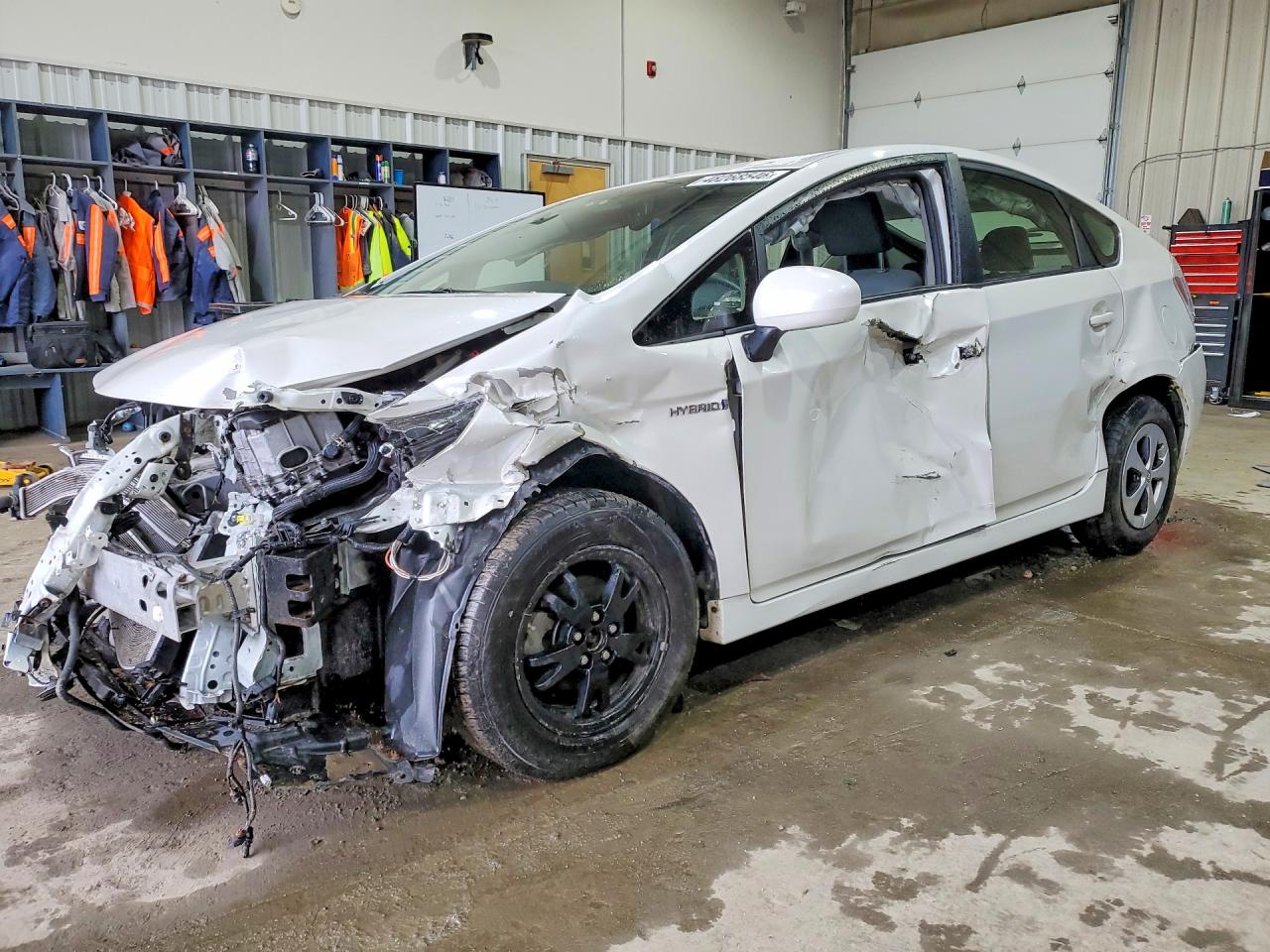 Salvage Toyota Prius Image