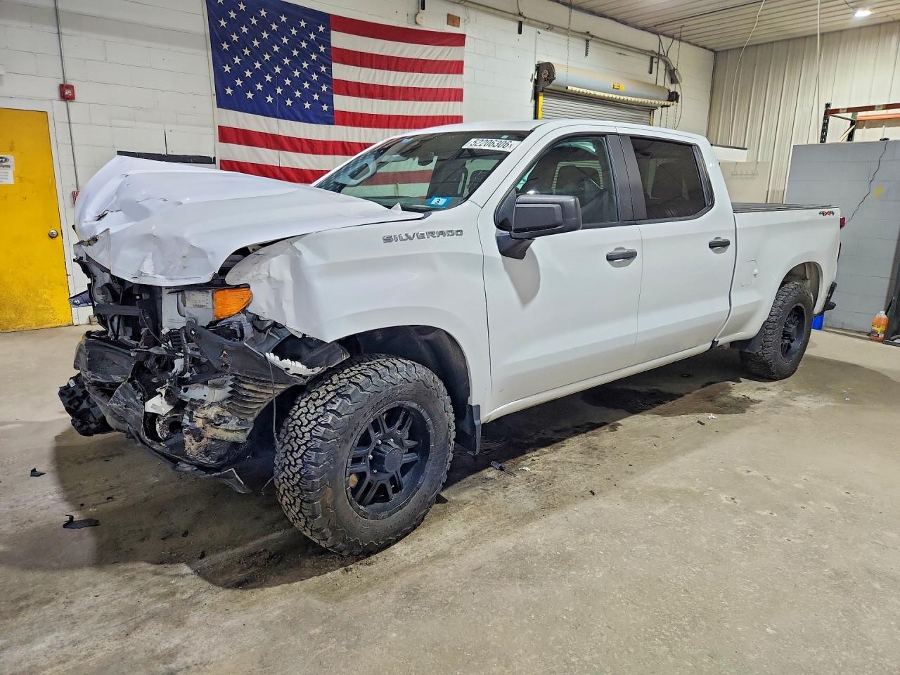 Salvage Chevrolet Silverado Image