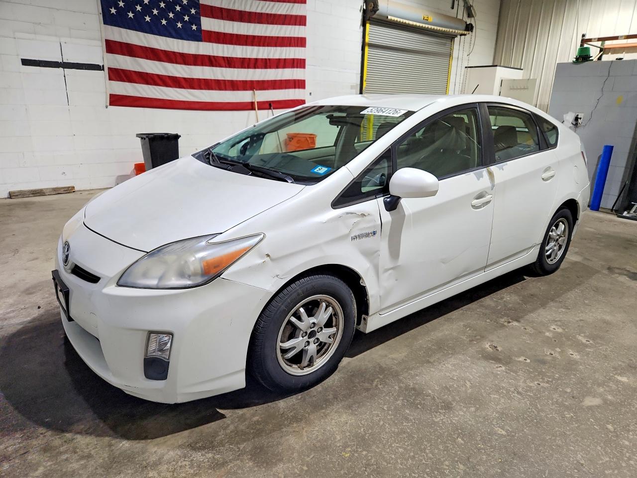 Salvage Toyota Prius Image