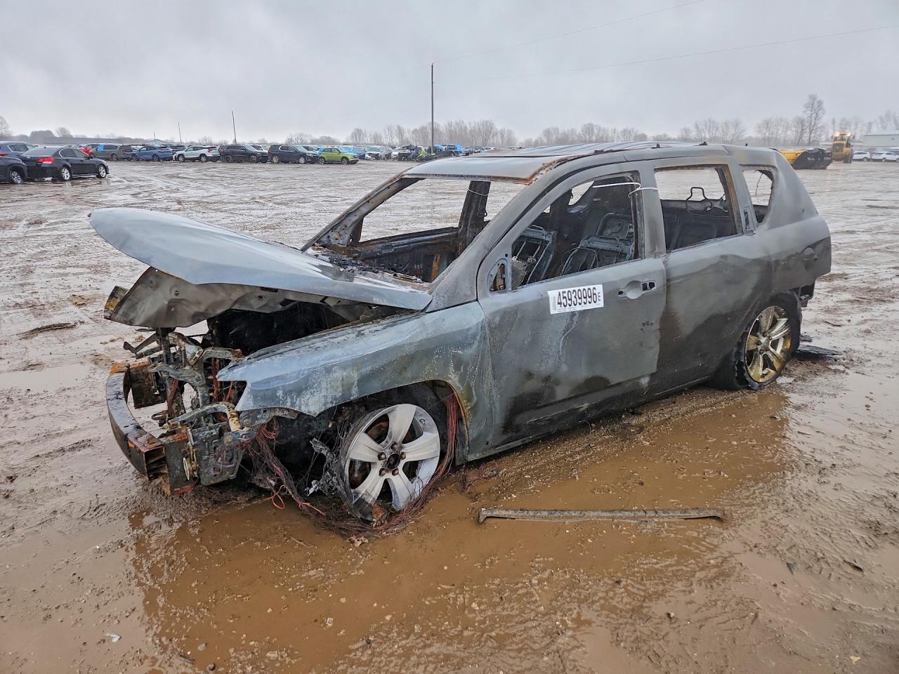 Salvage Jeep Compass Image