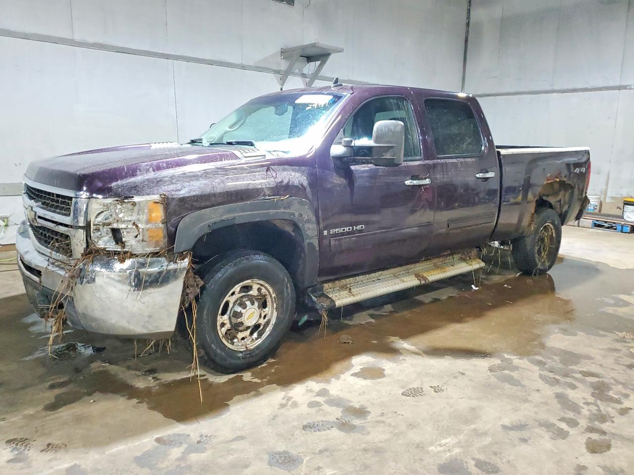 Salvage Chevrolet Silverado Image