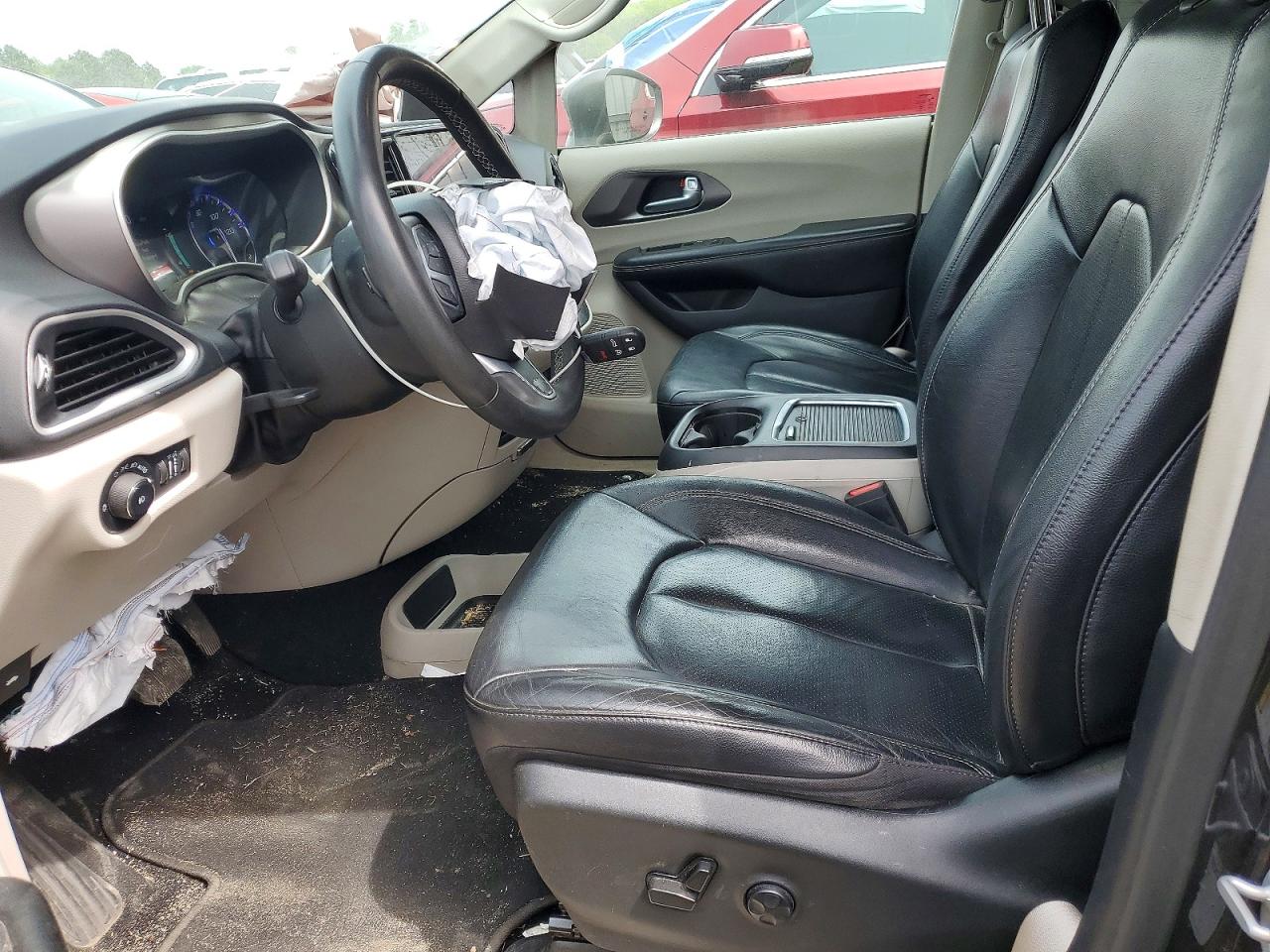 Chrysler Pacifica Touring L