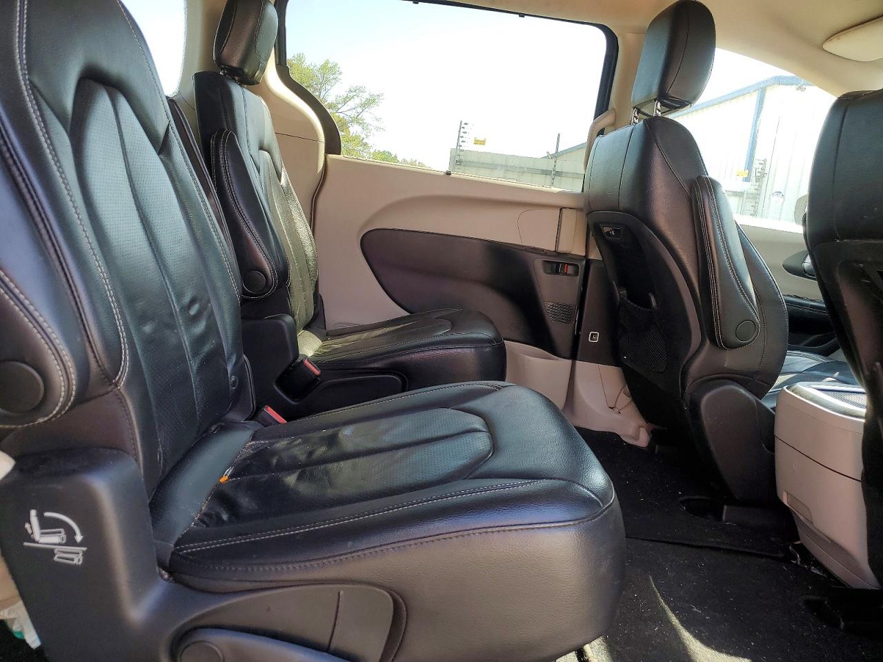 Chrysler Pacifica Touring L