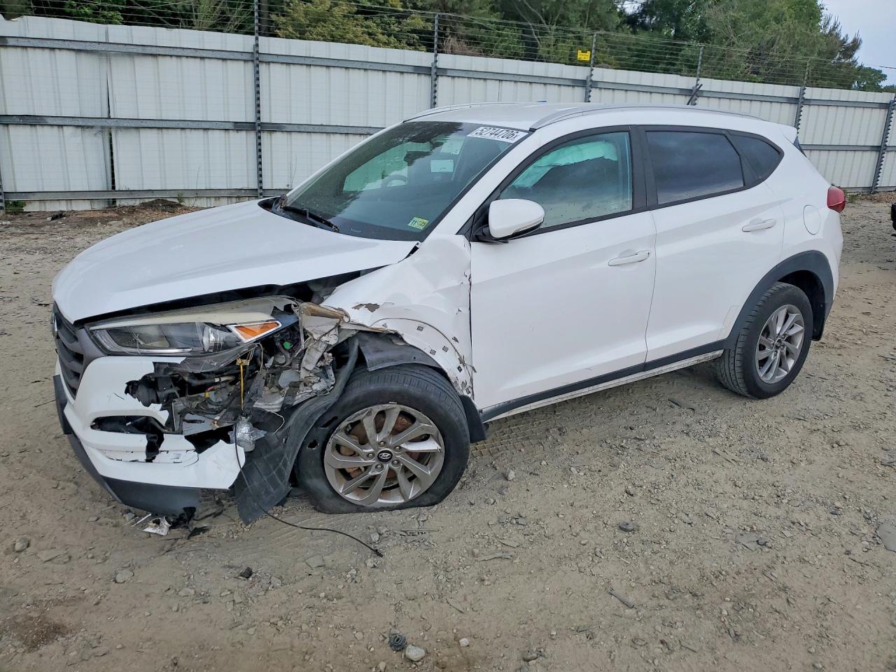 Salvage Hyundai TUCSON Image