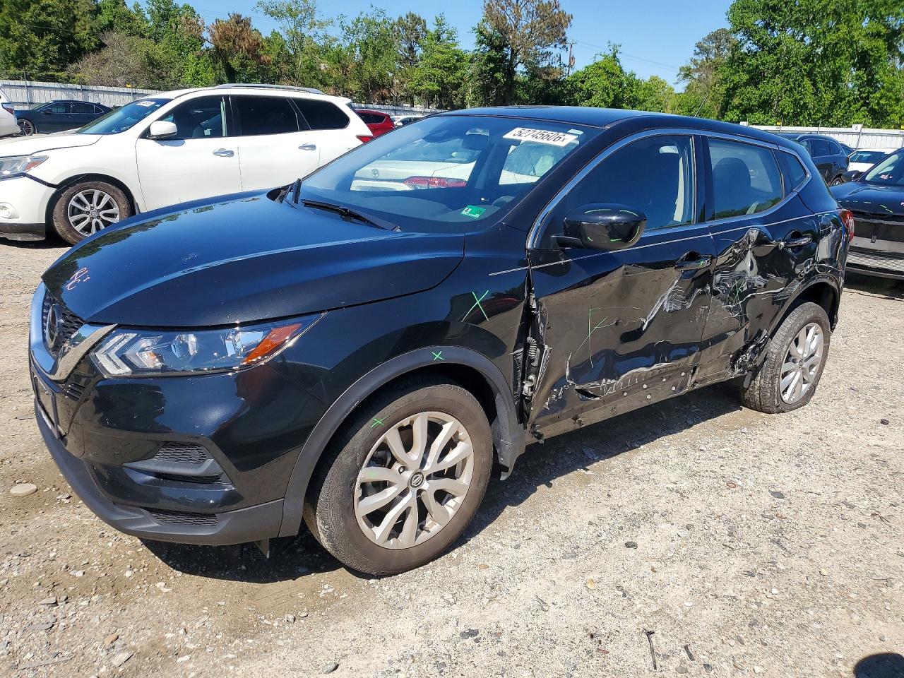 Salvage Nissan Rogue Image