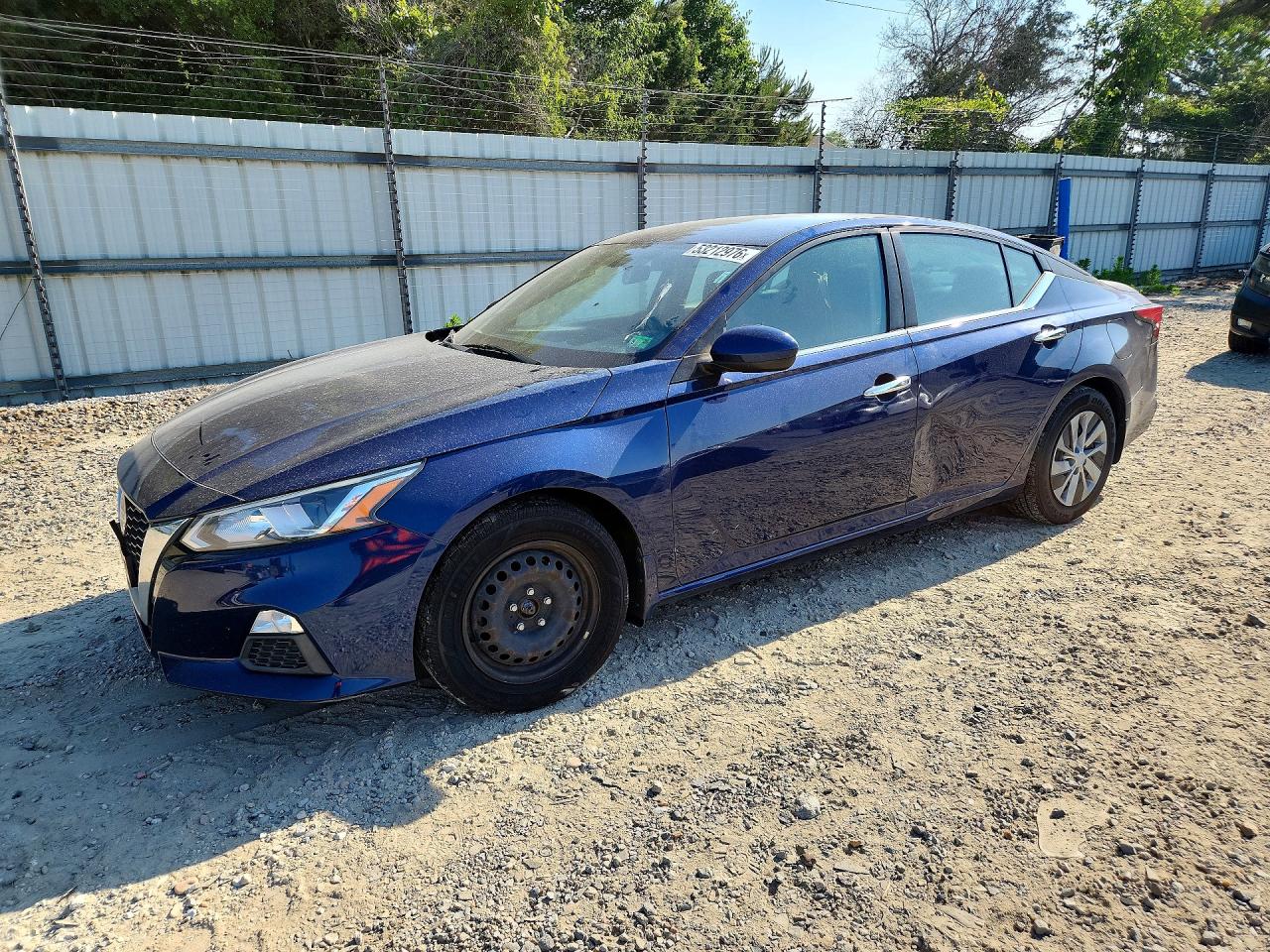 Salvage Nissan Altima Image