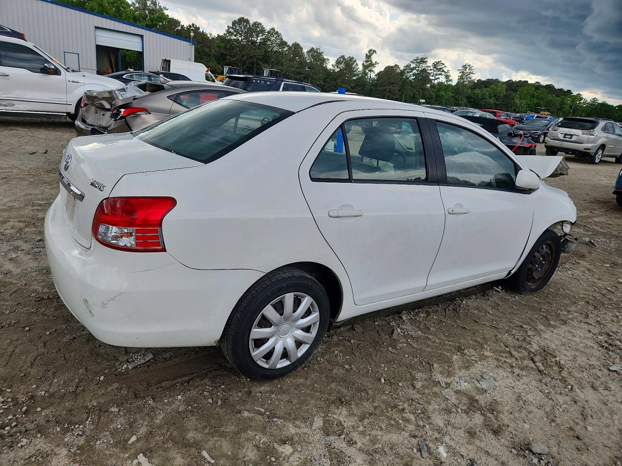 Toyota Yaris Base