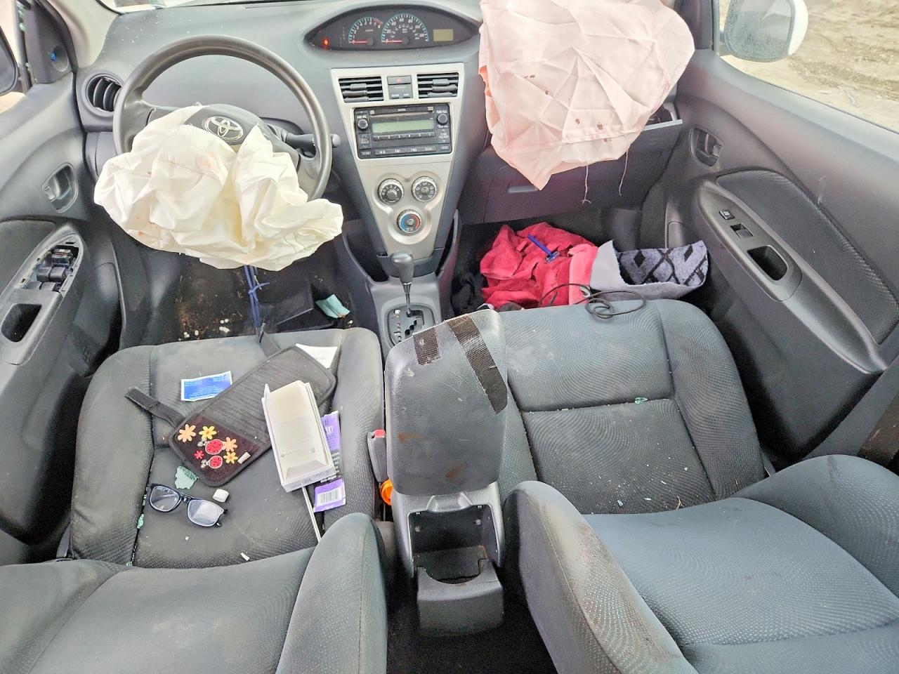 Toyota Yaris Base