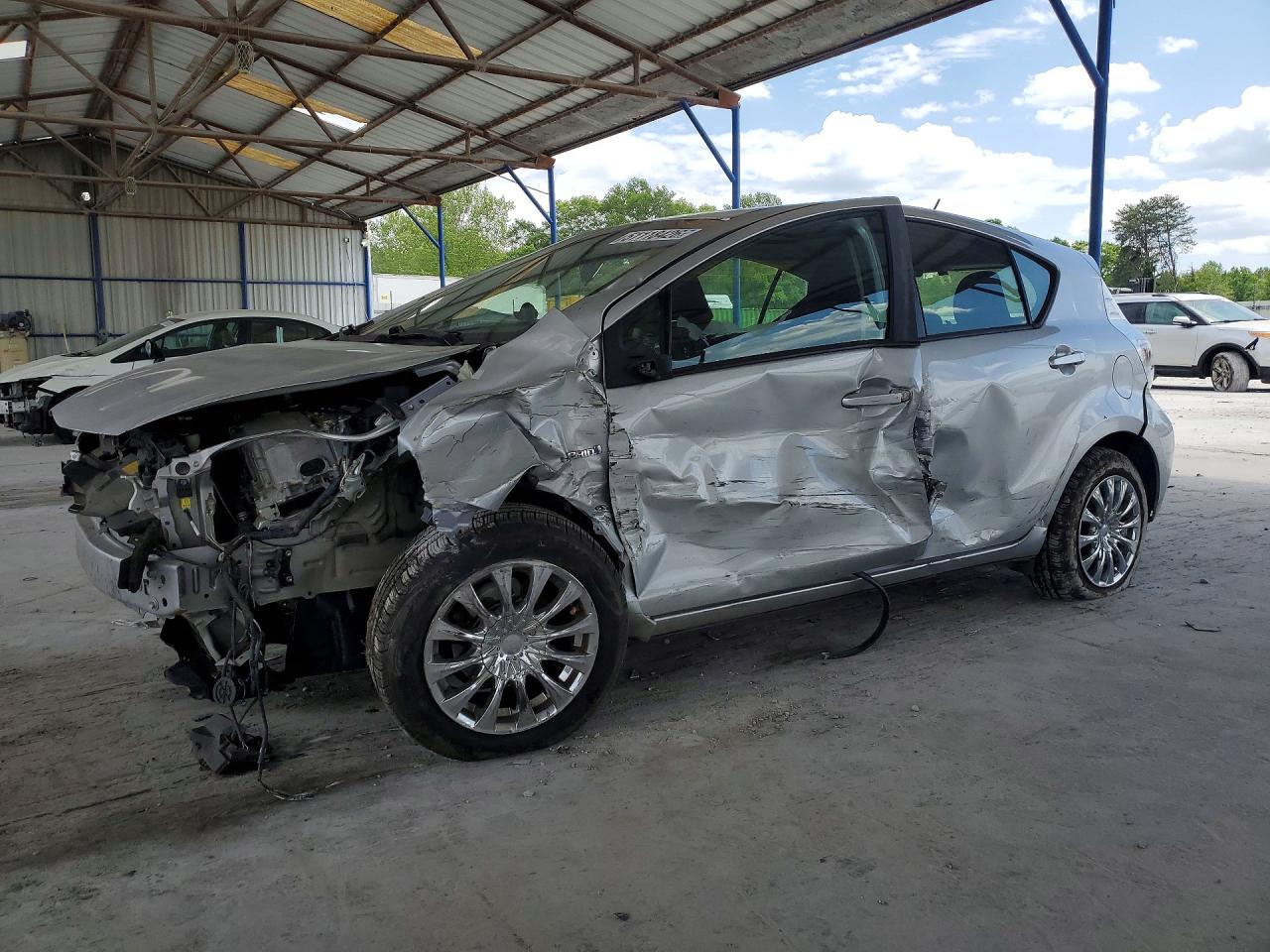 Salvage Toyota Prius Image