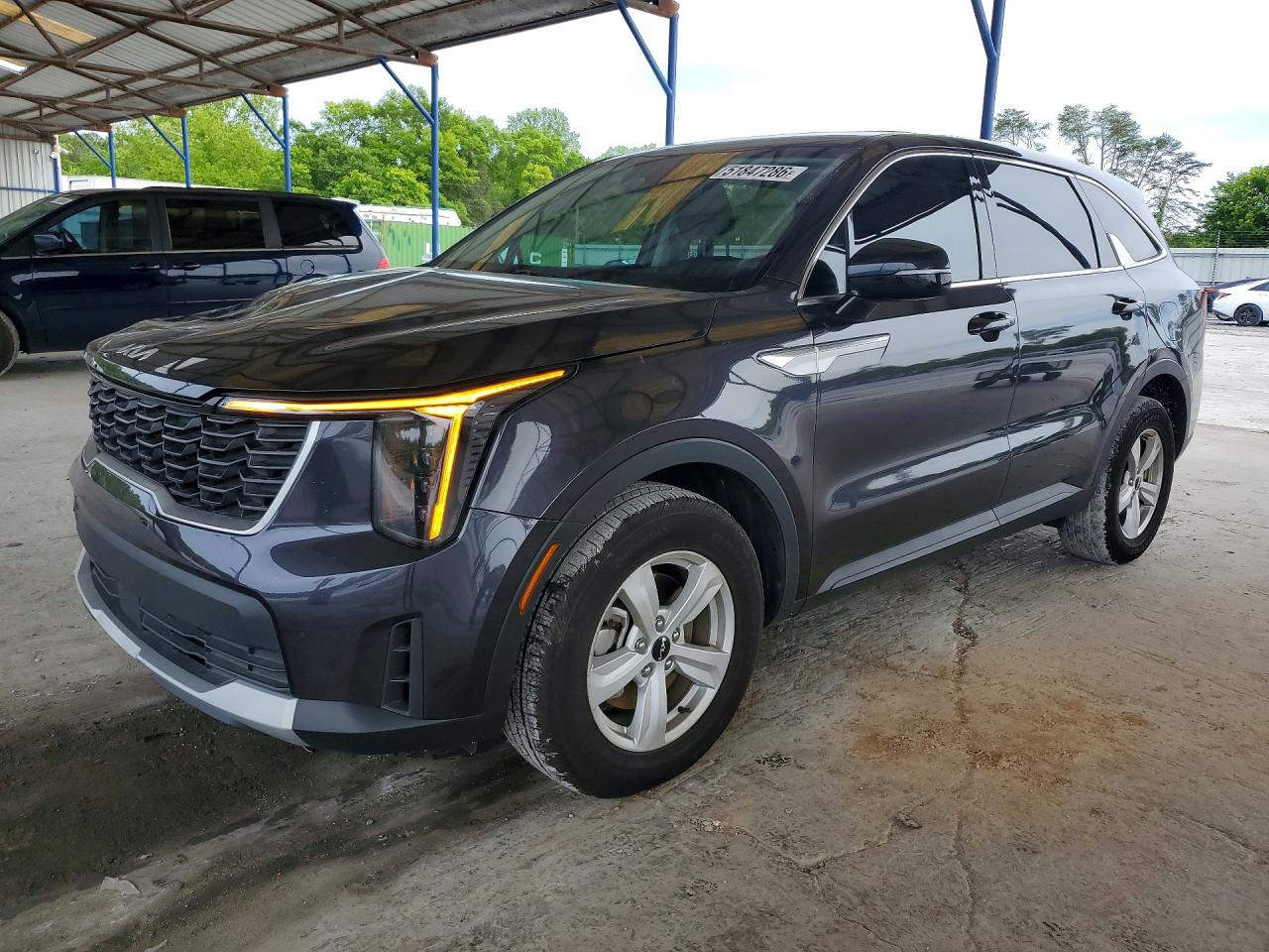 Salvage Kia Sorento Image