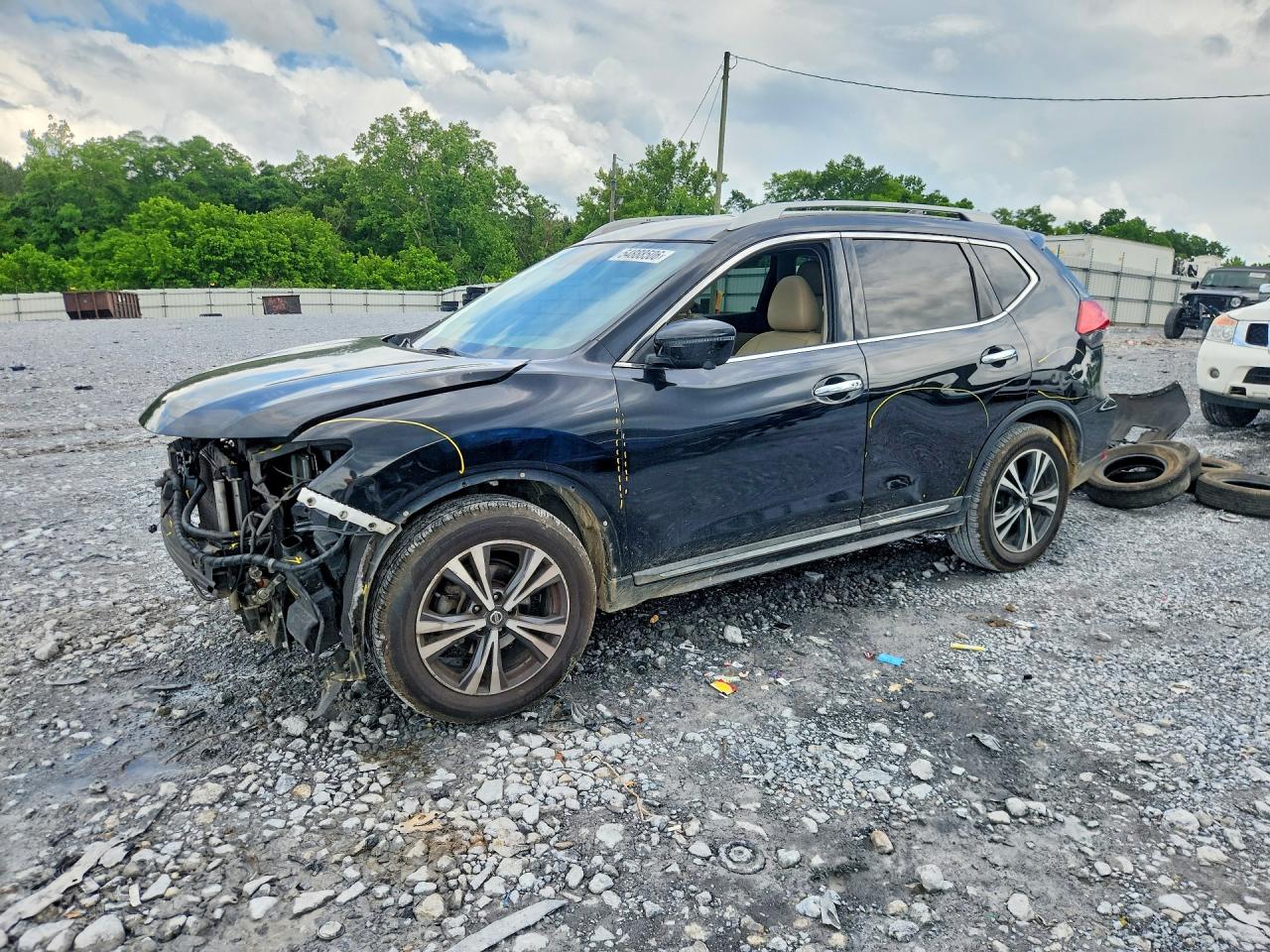 Salvage Nissan Rogue Image