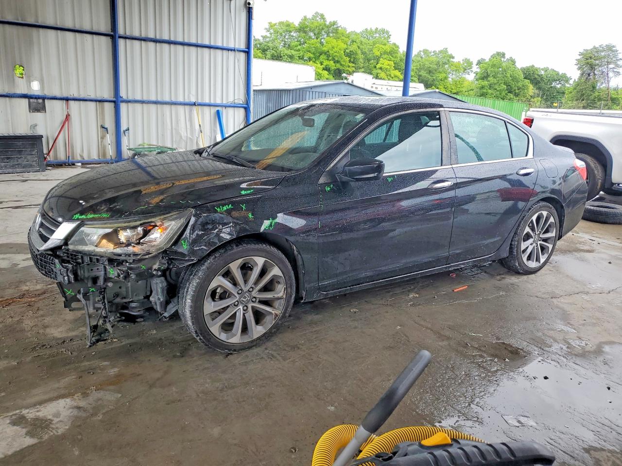 Salvage Honda Accord Image