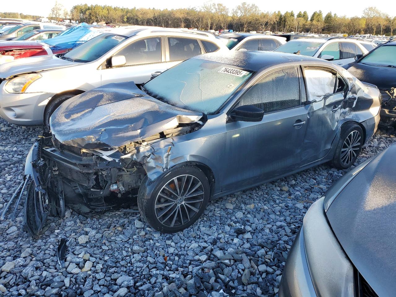 Salvage Volkswagen Jetta Image